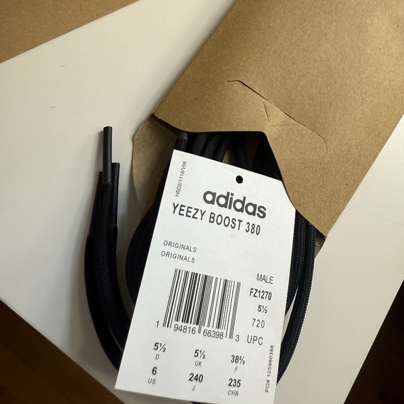 Yeezy Boost 380 Onyx Adidas - Picture 5 of 7